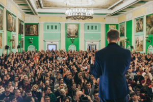 Пять тезисов со встречи Алексея Навального в Петербурге — о выборах губернатора, хороших и плохих кандидатах и митингах