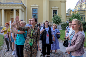 Власти Петербурга разрешили музеям и паркам принимать экскурсионные группы
