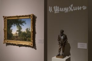 В корпусе Бенуа открыли ретроспективную выставку Ивана Шишкина с живописью, графикой, гравюрами. Как устроена экспозиция и почему она раскрывает художника с новой стороны
