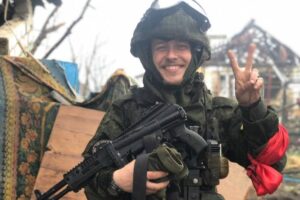 Петербуржец воюет в Украине и публикует видео с фронта — из них создают фейки. Рассказываем об Анатолии Дремове