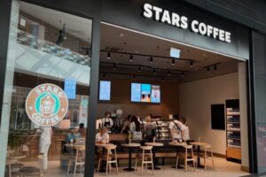 На месте петербургских кофеен Starbucks открыли новые заведения — Stars Coffee от ресторатора Антона Пинского и рэпера Тимати