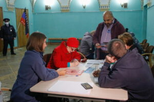 «Даст бог, может, прекратятся военные действия». Беженки из Донбасса в Петербурге — о том, как проголосовали на «референдуме»