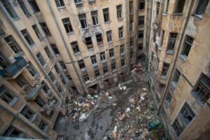 Проклятый старый дом: 7 сущностей дома Басевича — главной заброшки в центре Петербурга