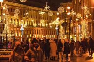 Всё о праздновании Нового года в Петербурге: куда пойти, как будет работать транспорт, что с погодой и где заказать еду