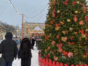 В Петербурге открылась рождественская ярмарка. Как она выглядит