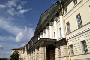 Сотрудники РНБ жалуются на руководство в СК. Они заявили о порче архива, повреждении здания-памятника и хищении 14 млн рублей