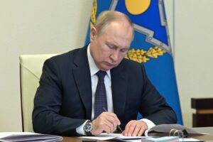 Защита института брака и «исторической правды». Путин внес изменения в Основы государственной культурной политики