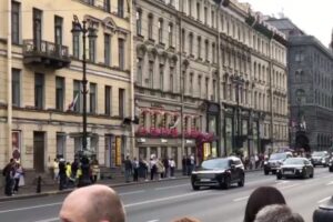 Из-за саммита «Россия — Африка» в Петербурге перекрывают улицы и КАД. Горожане не могут проехать в центр и аэропорт