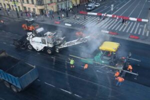 Движение транспорта ограничили в пяти районах Петербурга — из-за ремонта дорог и трамвайных путей