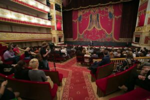 Александринский театр заявил, что автором текста пьесы Бориса Акунина «1881» является «творческая группа театра»